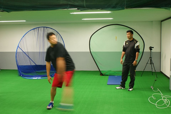 前田コーチによる韓国プロ野球選手の指導